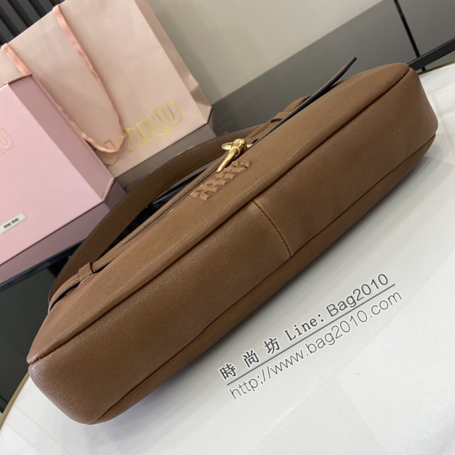 miumiu繆繆專櫃最新款爆款腋下中古包肩背女包 jh2572型號：5BC182